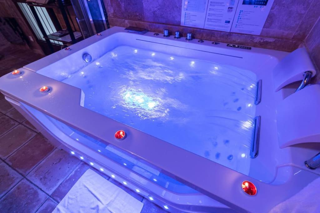 Bed & Spa - La Parenthese Topdestination-Dijon - Centre Ville - Classe 3 Etoiles Exterior foto